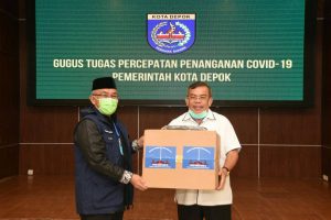 Wali Kota Depok M.Idris Terima Sumbangan APD dari Organisasi Marga Sinaga Se-Indonesia