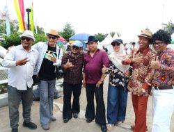 Fashion Show Bertema 70-an Jadi Daya Tarik Unik di Lebaran Depok 2026